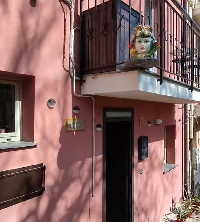 Akropolis Bed & Breakfast 3*