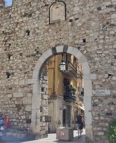 Akropolis Bed & Breakfast