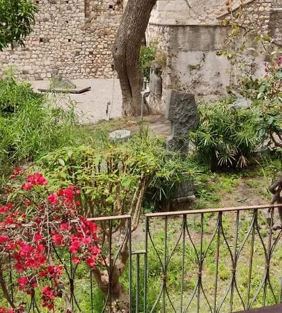 Akropolis 3*