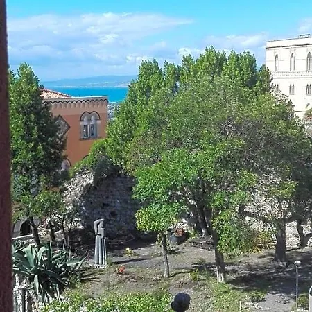 Bed & Breakfast Akropolis 3*