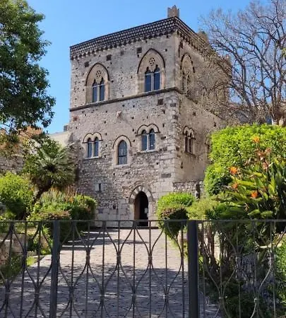 Panzió Akropolis 3*