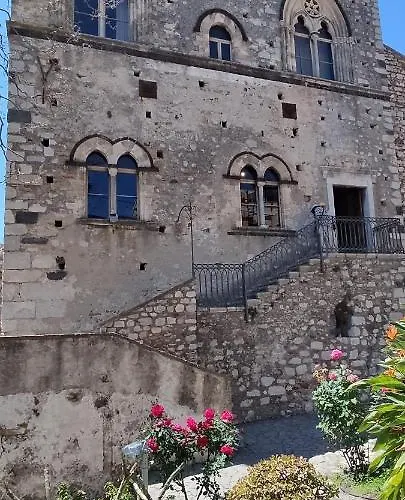 Panzió Akropolis 3*